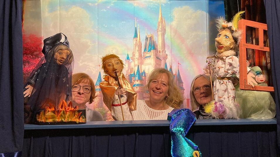 Monika H&ouml;chstetter, Petra Hasreiter und Conny Fischer (von links) inszenieren Mozarts &bdquo;Zauberfl&ouml;te&ldquo; verst&auml;ndlich und kindgerecht.