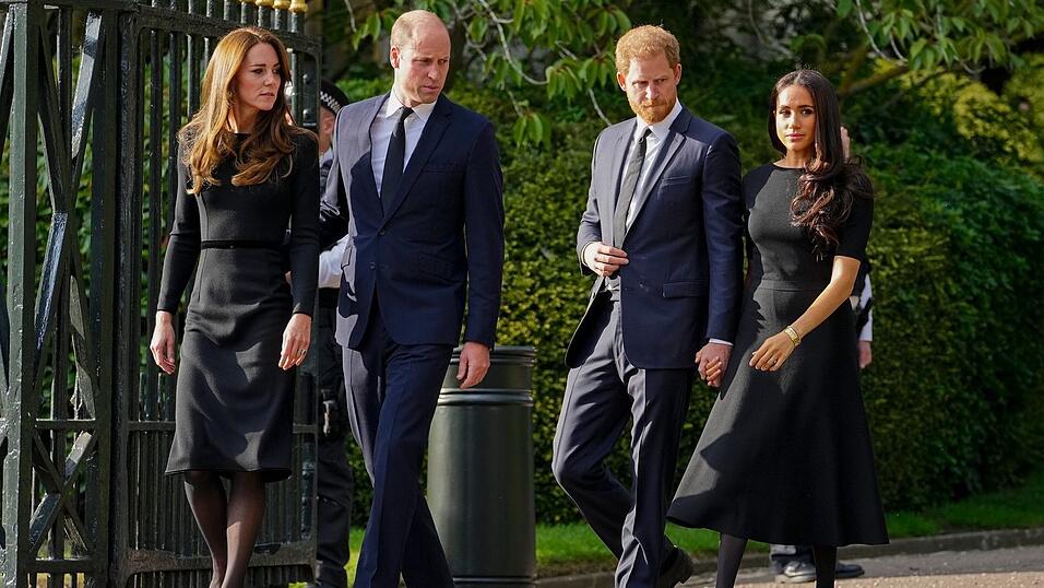 Ein Bild aus einer vergangenen Zeit: Kate, William, Harry und Meghan (l-r). (Archivbild) Ein Bild aus einer vergangenen Zeit: Kate, William, Harry und Meghan (l-r). (Archivbild)
