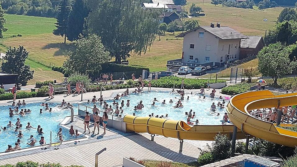 Ein volles Viechtacher Freibad: So soll es auch in dieser Saison wieder aussehen.