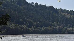 Es laufen umfangreiche Suchmaßnahmen auf der Donau bei Erlau.