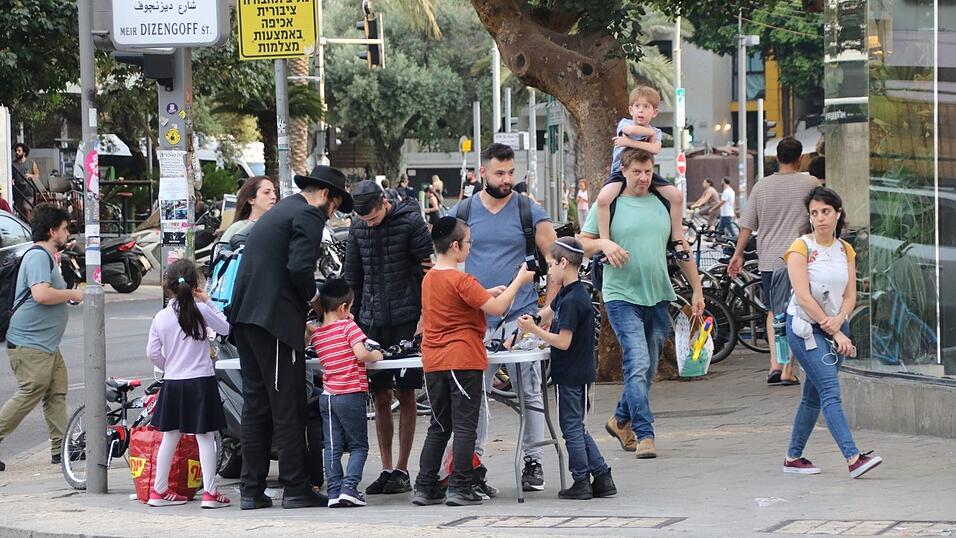 Auf den Straßen Tel Avivs hat sich das Leben wieder normalisiert. Aber die Blase, in der viele Einwohner der Stadt lebten, ist geplatzt. Auf den Straßen Tel Avivs hat sich das Leben wieder normalisiert. Aber die Blase, in der viele Einwohner der Stadt lebten, ist geplatzt.