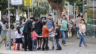 Auf den Straßen Tel Avivs hat sich das Leben wieder normalisiert. Aber die Blase, in der viele Einwohner der Stadt lebten, ist geplatzt. Auf den Straßen Tel Avivs hat sich das Leben wieder normalisiert. Aber die Blase, in der viele Einwohner der Stadt lebten, ist geplatzt.