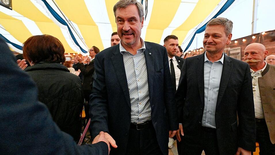 S&ouml;der (l, CSU) war nach Frankenthal gekommen, um im Landtagswahlkampf den CDU-Kandidaten Christian Baldauf (r) zu unterst&uuml;tzen.