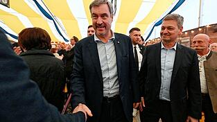 S&ouml;der (l, CSU) war nach Frankenthal gekommen, um im Landtagswahlkampf den CDU-Kandidaten Christian Baldauf (r) zu unterst&uuml;tzen.