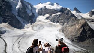 Es war das zweitschlimmste Jahr seit Beginn der Messungen für die Schweizer Gletscher (Archivbild) Es war das zweitschlimmste Jahr seit Beginn der Messungen für die Schweizer Gletscher (Archivbild)