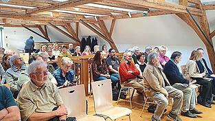 Interessiert verfolgten die Zuh&ouml;rer den Vortrag im B&uuml;rgersaal.