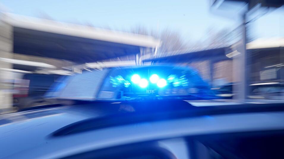 Die Polizei sperrte den Bahnhof weitr&auml;umig ab. (Symbolbild)