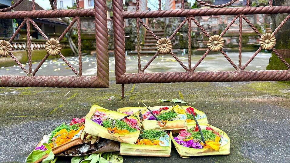 Tägliche Opfergaben gehören zum Alltagsleben in Bali dazu.