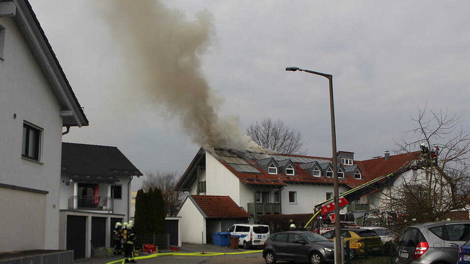 Ausgebrochen ist das Feuer im Dachstuhl