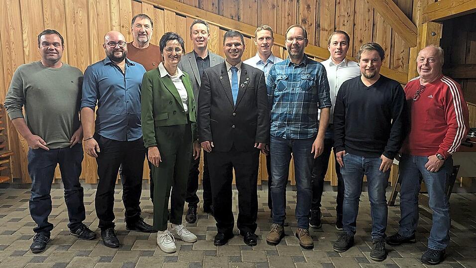 CSU-B&uuml;rgermeisterkandidat Reinhard J&auml;ger (Mitte) will mit den weiteren Gemeinderatskandidaten an die &bdquo;gro&szlig;artige Leistung&ldquo; seines Amtsvorg&auml;ngers ankn&uuml;pfen, sollte er gew&auml;hlt werden.
