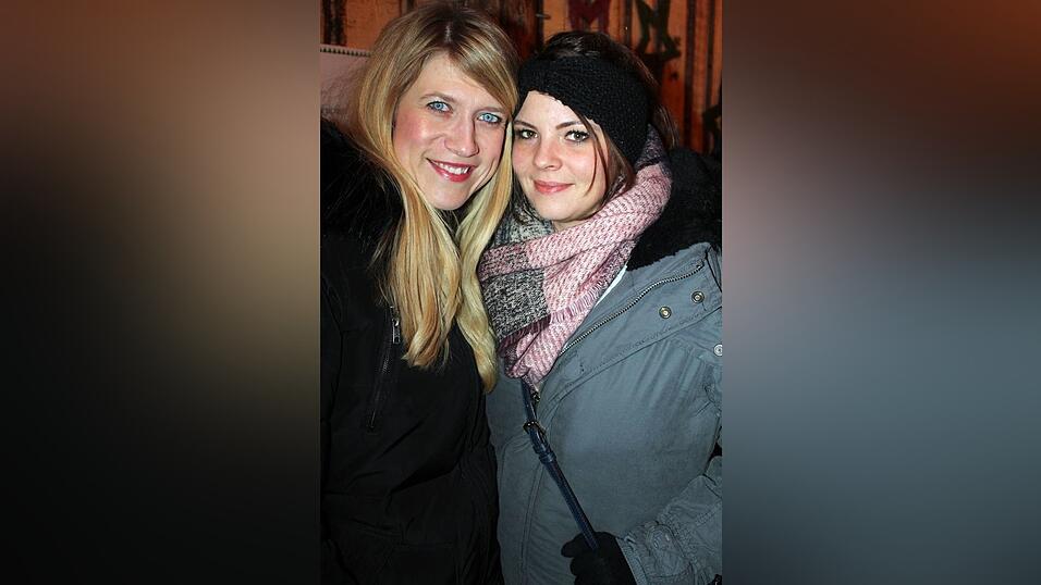 Der Christkindlmarkt und die Weihnachtspyramide geh&ouml;ren in der Adventszeit zu den beliebtesten Treffpunkten in Landshut.