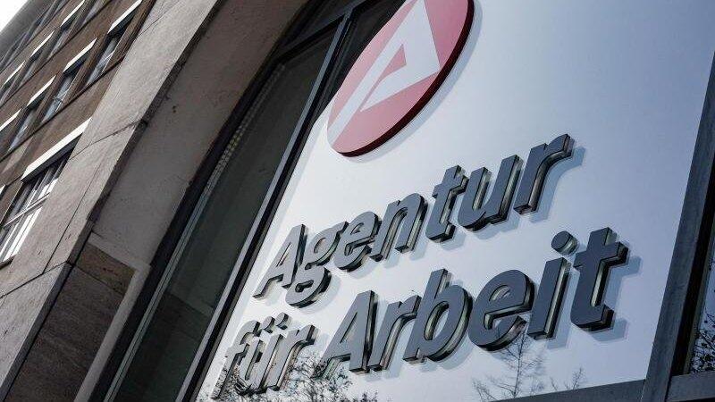 Im Jahr 2021 hat die Bundesagentur für Arbeit fast 194.000 Hartz-IV-Sanktionen ausgesprochen. (Symbolbild) Im Jahr 2021 hat die Bundesagentur für Arbeit fast 194.000 Hartz-IV-Sanktionen ausgesprochen. (Symbolbild)
