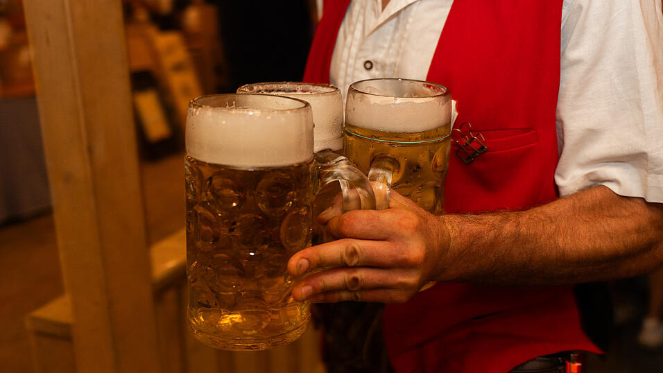 Die Partybilder vom Freitag, 18. August 2023, aus dem Festzelt Greindl. Die Partybilder vom Freitag, 18. August 2023, aus dem Festzelt Greindl.