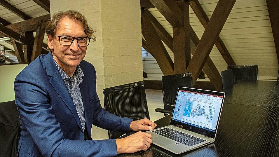 Klaus Schedlbauer hat an der Br&uuml;cke vom Kupfer- ins Glasfaserzeitalter mitgebaut, die den Landkreis aus der Randlage des Internets holt.