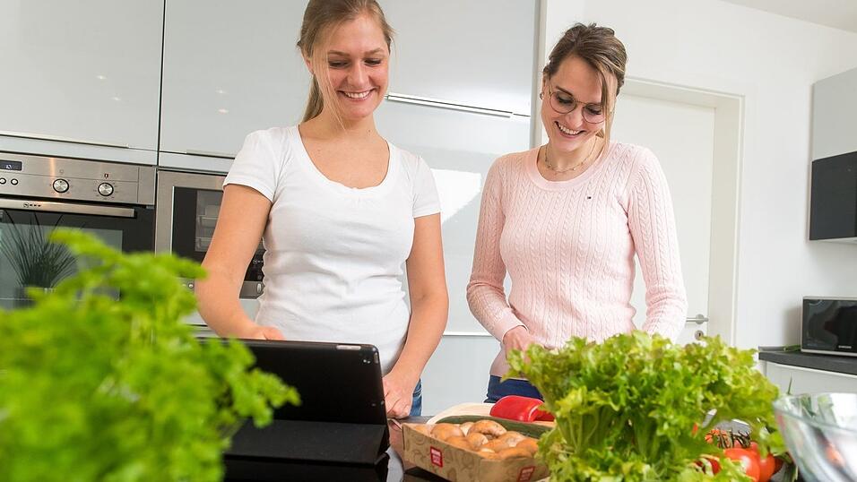 Intervallfasten ist beliebt. Denn zu bestimmten Zeiten dürfen Sie all das essen, worauf Sie Lust haben. Intervallfasten ist beliebt. Denn zu bestimmten Zeiten dürfen Sie all das essen, worauf Sie Lust haben.