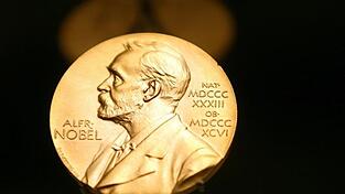 Der renommierte Nobelpreis für Literatur wird vom Komitee in Stockholm jedes Jahr an einen herausragenden Autoren vergeben - oder, wie in diesem Jahr, an eine Autorin. (Symbolbild) Der renommierte Nobelpreis für Literatur wird vom Komitee in Stockholm jedes Jahr an einen herausragenden Autoren vergeben - oder, wie in diesem Jahr, an eine Autorin. (Symbolbild)