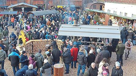 Hunderte Besucher kamen am Wochenende für den Weihnachtsmarkt des Montessori-Fördervereins nach Sünching.