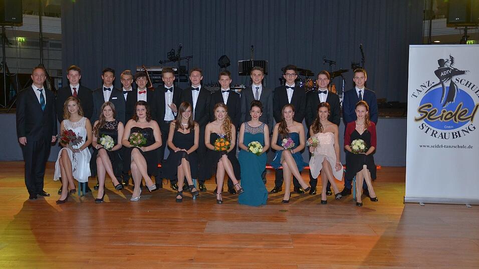 Die Bilder vom Abschlussball der Tanzschule Seidel in der Fraunhofer-Halle am 28. November. Die Bilder vom Abschlussball der Tanzschule Seidel in der Fraunhofer-Halle am 28. November.