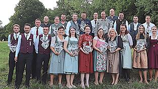 Eng verbunden ist der Katholische Burschenverein mit Mädchengruppe Brennberg seinen früheren Mitgliedern, so wie beim letztjährigen Burschenfest 2025. Schied man früher nach Heirat aus, kann man ab sofort wieder Mitglied als Altbursche oder Altmadl werden. Eng verbunden ist der Katholische Burschenverein mit Mädchengruppe Brennberg seinen früheren Mitgliedern, so wie beim letztjährigen Burschenfest 2025. Schied man früher nach Heirat aus, kann man ab sofort wieder Mitglied als Altbursche oder Altmadl werden.