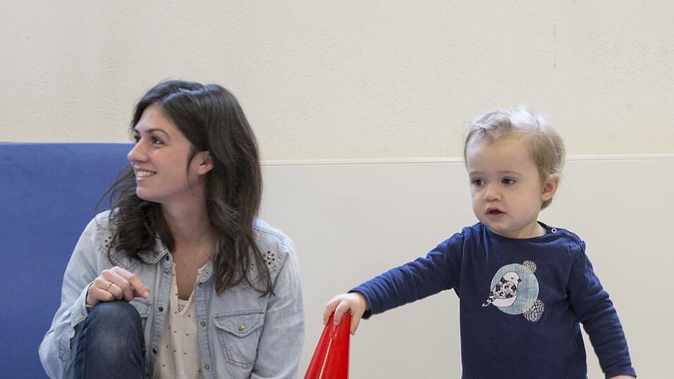 Beim neuen Kursangebot 'Turnzwerge' werden Kinder spielerisch auf das Laufen vorbereitet.