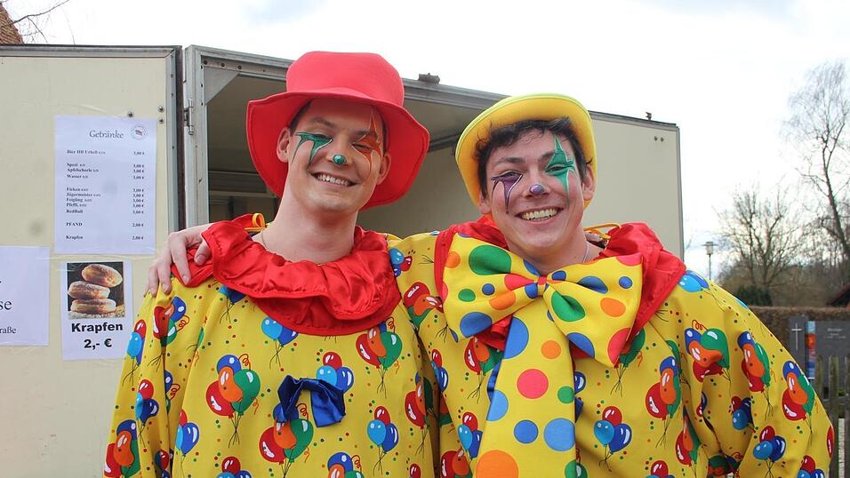 Viele Faschings-Fans haben sich am Samstag den Umzug in Langenbach angesehen. Viele Faschings-Fans haben sich am Samstag den Umzug in Langenbach angesehen.
