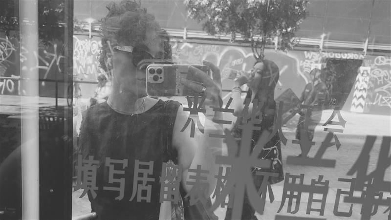 Wenn man 85.629 Minuten Musik hört, sehen die meisten Fotos irgendwann so aus. Wenn man 85.629 Minuten Musik hört, sehen die meisten Fotos irgendwann so aus.