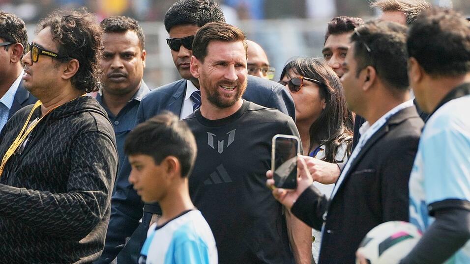 Fußball-Star Lionel Messi ist in Indien unterwegs. Fußball-Star Lionel Messi ist in Indien unterwegs.
