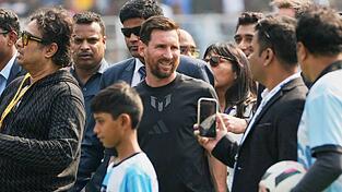 Fußball-Star Lionel Messi ist in Indien unterwegs. Fußball-Star Lionel Messi ist in Indien unterwegs.