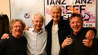 Polt und die Well-Br&uuml;der auf der Party nach der Abschiedsvorstellung.