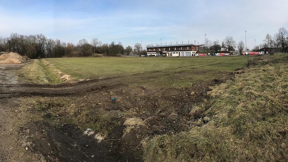 Am Petersw&ouml;hrd, der Spielst&auml;tte des FSV VfB Straubing und der Spiders, wird der erste ganzj&auml;hrig nutzbare Kunstrasenplatz im Stadtgebiet und im Landkreis Straubing-Bogen entstehen.