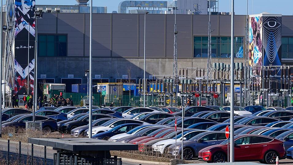 Das Ergebnis der Betriebsratswahl bei Tesla in Gr&uuml;nheide steht fest. (Archivbild)