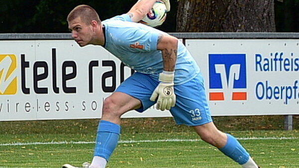 Der Deggendorfer Torhüter David Albrecht hielt im Heimspiel gegen den FC Obernzell-Erlau (3:0) seinen Kasten sauber. Der Deggendorfer Torhüter David Albrecht hielt im Heimspiel gegen den FC Obernzell-Erlau (3:0) seinen Kasten sauber.