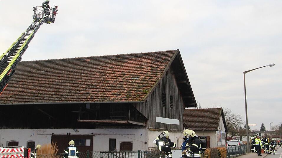 Ein Schneeräumgerät hat am Freitagnachmittag in einer Halle in Alburg gebrannt. Ein Schneeräumgerät hat am Freitagnachmittag in einer Halle in Alburg gebrannt.