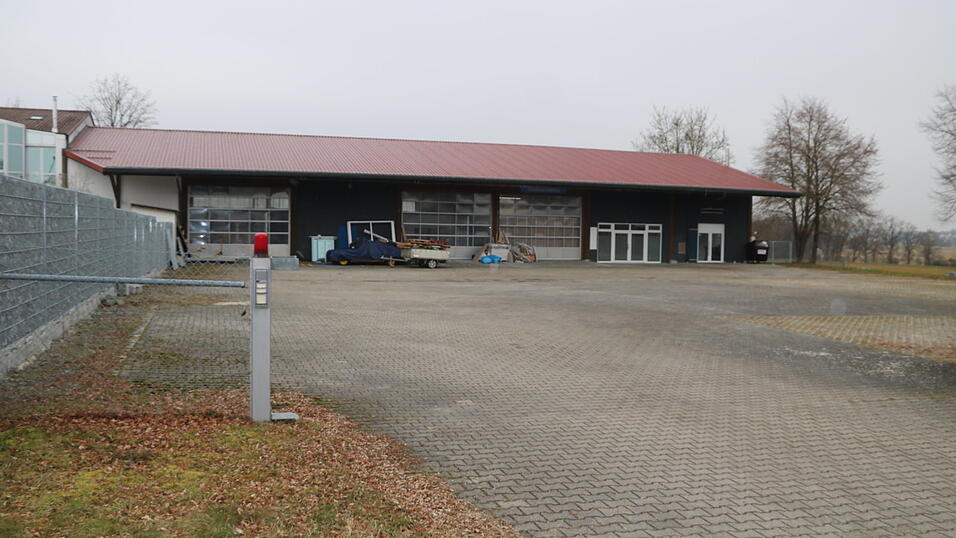 Die jüngste Notunterkunft (NUK) in Eggmühl ist inzwischen von zwei Familien bezogen worden. Besorgte Bürger behaupteten, dass wegen der Flüchtlinge die medizinische Versorgung vor Ort zusammenbreche. Die jüngste Notunterkunft (NUK) in Eggmühl ist inzwischen von zwei Familien bezogen worden. Besorgte Bürger behaupteten, dass wegen der Flüchtlinge die medizinische Versorgung vor Ort zusammenbreche.