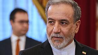 Irans Außenminister Abbas Araghtschi gibt an, dass weitere Verhandlungen mit den USA am Freitag starten sollen. (Archivbild) Irans Außenminister Abbas Araghtschi gibt an, dass weitere Verhandlungen mit den USA am Freitag starten sollen. (Archivbild)