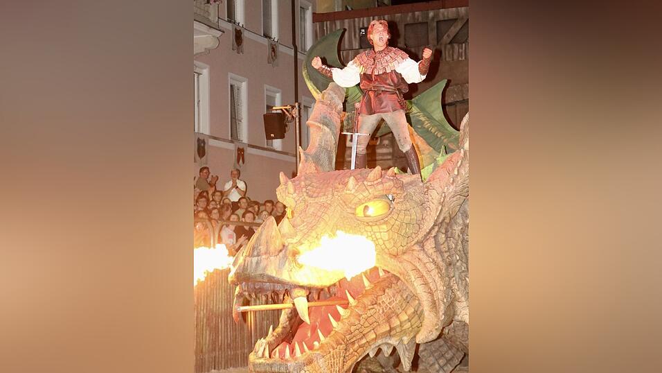 Geschafft: Udo triumphiert &uuml;ber den Drachen.