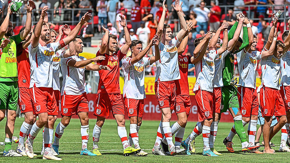 Erstes Spiel, erster Sieg. Mit großen Feierlichkeiten braucht sich der SSV Jahn aber nicht aufzuhalten. Es gibt noch viel zu tun. Erstes Spiel, erster Sieg. Mit großen Feierlichkeiten braucht sich der SSV Jahn aber nicht aufzuhalten. Es gibt noch viel zu tun.