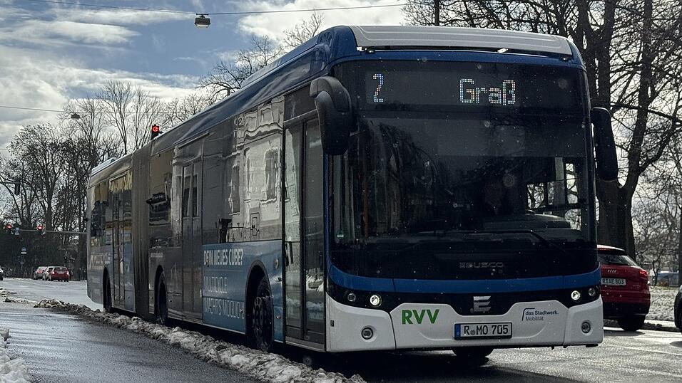 Anders als in Berlin fahren Regensburgs Ebusco-E-Busse bisher tadellos, teilt das Stadtwerk mit. Anders als in Berlin fahren Regensburgs Ebusco-E-Busse bisher tadellos, teilt das Stadtwerk mit.