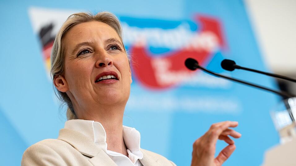 AfD-Chefin Weidel will mit einem Wahlsieg ihrer Partei bei den Landtagswahlen auch die Bundesregierung unter Druck setzen. (Archivbild)