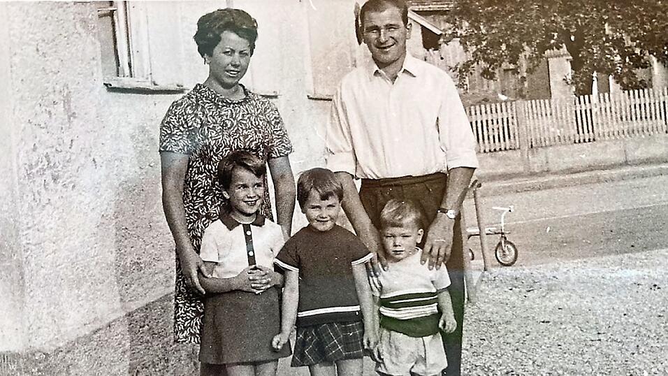 Zwei Bilder aus gl&uuml;cklichen Zeiten: Sophie und Oskar Sommer mit ihren drei Kindern (links) und bei ihrer Hochzeit 1962