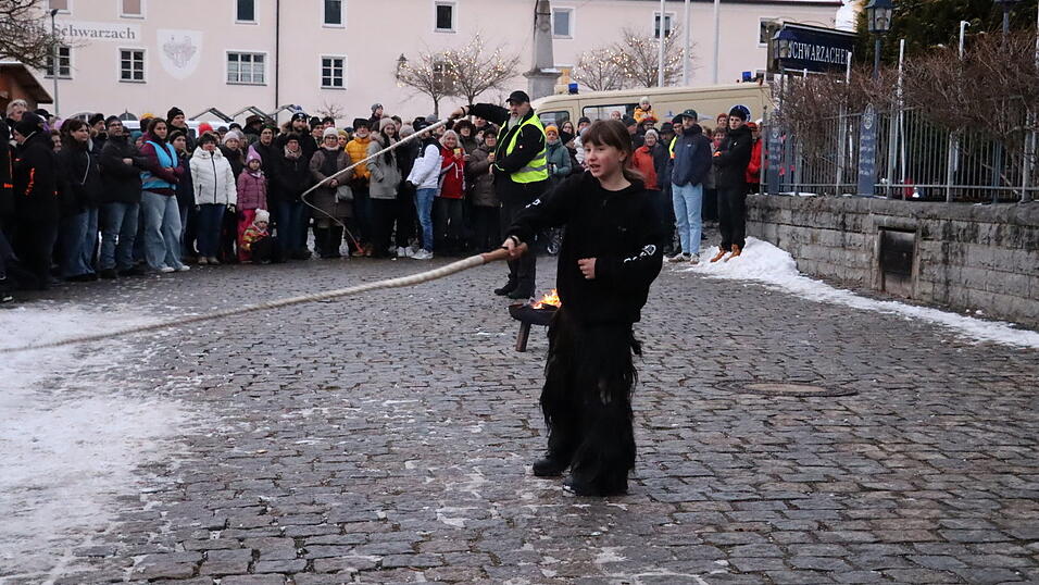 Mehrere hundert Zuschauer verfolgten das eindrucksvolle Spektakel.