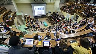 Forschungsministerin Bär (CSU) sieht die Reformpläne in den Regierungsfraktionen nicht mehr unterstützt. (Symbolbild) Forschungsministerin Bär (CSU) sieht die Reformpläne in den Regierungsfraktionen nicht mehr unterstützt. (Symbolbild)