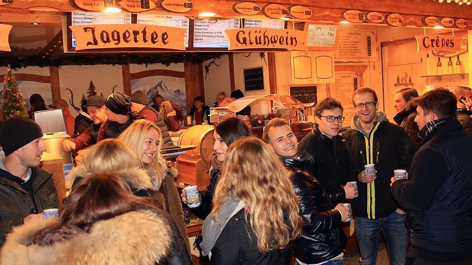 Am Donnerstagabend ist der Landshuter Christkindlmarkt eröffnet worden. Am Donnerstagabend ist der Landshuter Christkindlmarkt eröffnet worden.