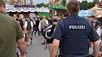 Straftaten bleiben rund um das Gäubodenvolksfest nicht aus. Deshalb ist die Polizei in dieser Zeit gefordert. (Symbolbild) Straftaten bleiben rund um das Gäubodenvolksfest nicht aus. Deshalb ist die Polizei in dieser Zeit gefordert. (Symbolbild)