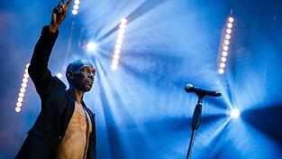 Sänger Maxi Jazz von der britischen Band Faithless tritt während des 40. Paleo Festivals auf. Jazz ist im Alter von 65 Jahren gestorben.