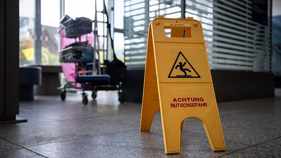 Derzeit sind s&auml;mtliche Klassenzimmer im Erdgeschoss und ersten Stock nicht nutzbar. (Symbolbild)