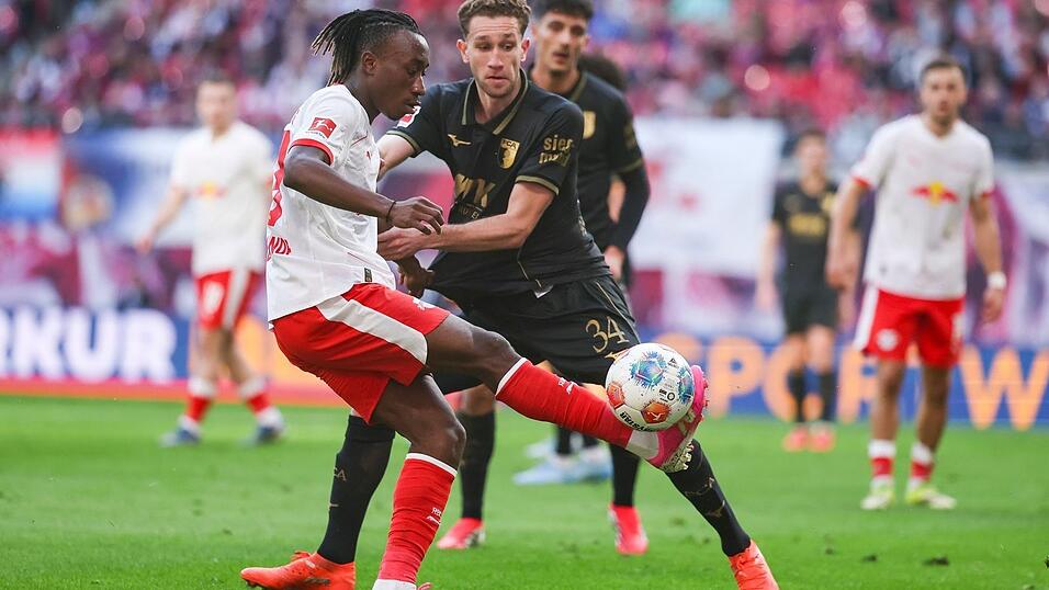 Yan Diomande (l) traf zum Ausgleich.