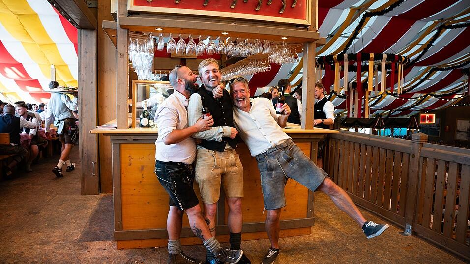 Die Partybilder vom Freitag, 14. August, aus dem Festzelt Krönner. Die Partybilder vom Freitag, 14. August, aus dem Festzelt Krönner.