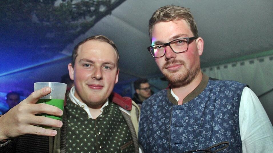Die besten Bilder vom Wein- und Wei&szlig;bierfest des Burschenvereins Arth und der M&auml;dchengruppe.