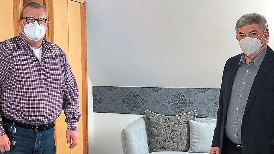 Der Seniorenbeauftragte des Kreistags Christian R&ouml;ger (links) mit dem Abgeordneten Karl Holmeier.